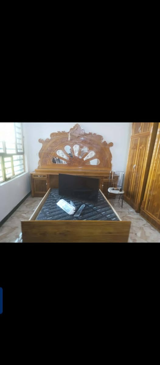 للبيع كلشي وسعره
***********
