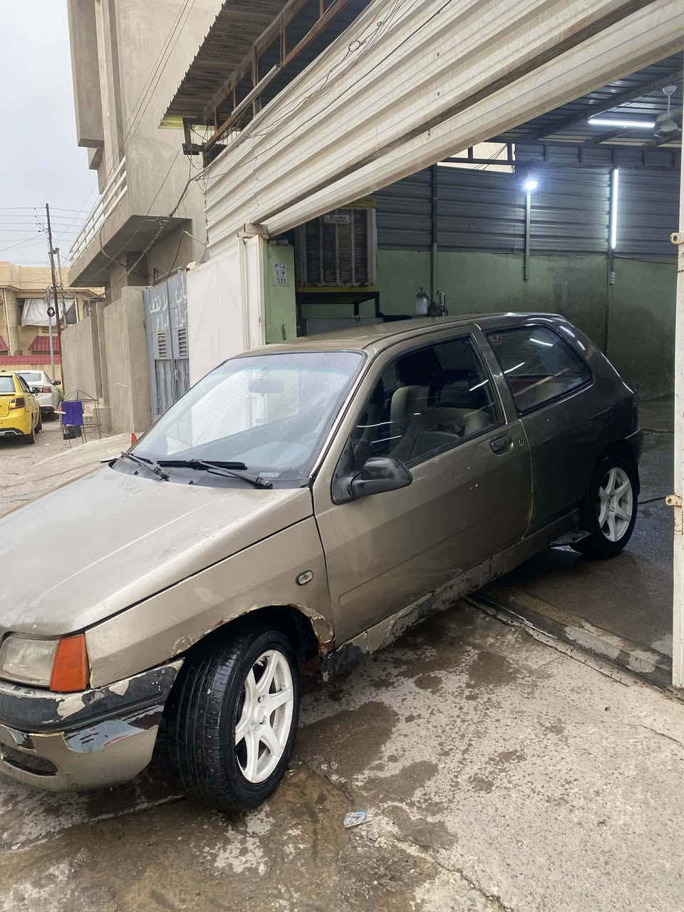 السلام عليكم 
رينو تك باب 
السعرر ( 13) ورقة 
رقم نينوى شرط تحويل فقط
سنوية جديده 
مكينة نفخ
والباقي شغال والكشر شوف العين 
شراي خابر ع رقم الخاص مغلق
***********
المكان موصل حي النور
