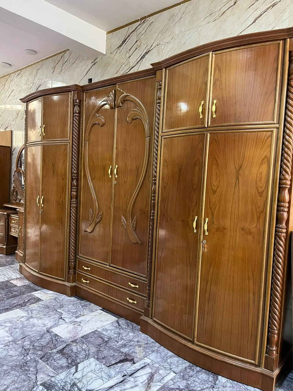 غرفه نوم صاج خشب عراقي درجه أوله سعر 675 وبيه مجال بسيط للشراي موجود بس وتس او تتصل مباشر على رقم ***********
