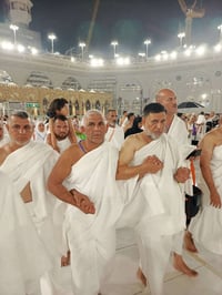 نستلم جوازات اواخر رمضان  الطيران 12 ورقة والتصريف للمعتمر  البر 8 ورق...