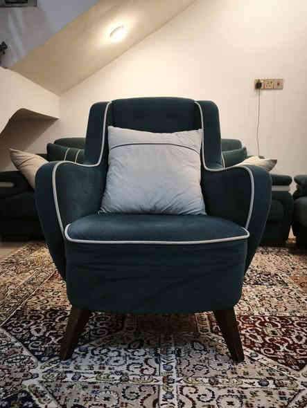 تخم قنفات عدد ثنين
الاول ( الماروني ) تخم 10 مقاعد،  قنفات عدد ثنين كراسي عدد 4 
صناعة تركي ، مدوشم دوشمة جديدة نظافة 100% 

الثاني تخم 10 مقاعد ، قنفات عدد 3 ، قنفتين 3 مقاعد و قنفة مقعدين وكراسي عدد ثنين
صناعة تركي ، القنفات سرير النظافة 90%
كرسي واحد من ظمن التخم رجل واحده مكسوره

سعر التخمين سوه 1,300,000
الواحد على 700,000
للتواصل على هذا الرقم ***********
