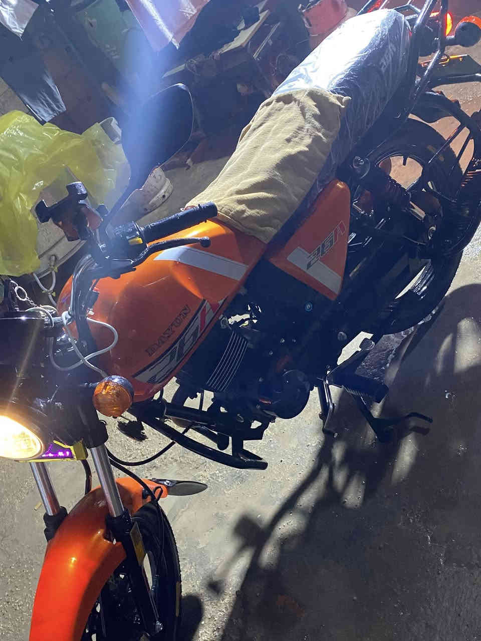 سلام عليكم ورحمة الله وبركاته دايوان موديل 2026 أوراق سكنر صار ١٥ يوم من طالعه من المعرض سعره 1600 وبيها مجال بصيط 
مكانيً بابل الحصوه 
***********
واني خادم ❤️
