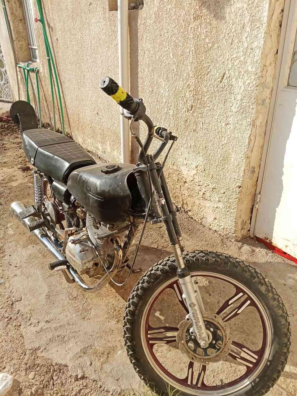 إيراني 5كير للبيع مكينه فول نشطه السعر ٣٥٠ وبيها مجال شي قليل واتساب *********** او خاص هنا
شغاله بس البركه مال الزنجبيل اليول الخلفي
