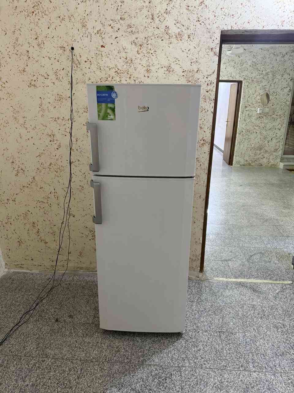 ثلجات العدد 2 ومجمدة وطباخ السعر 700 الاستفسار /***********
