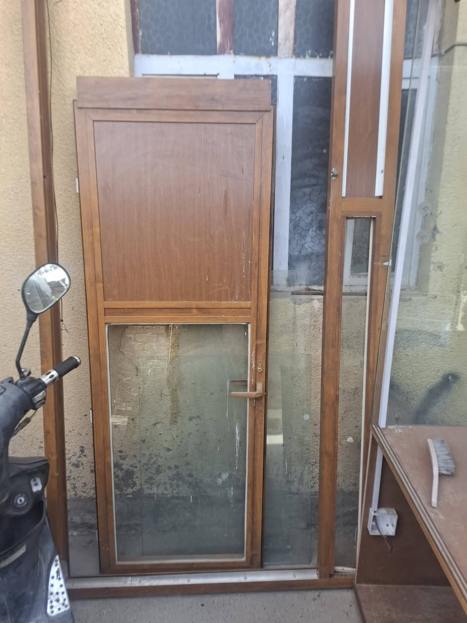 السلام عليكم 
عندي جام خانه مع ميز مع دكتور 
تصال ع هذا رقم ***********
