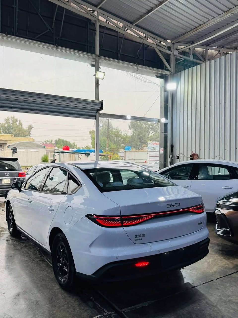 .{.♥️مجموعه الملك لتجاره السيارات الحديثه♥️.}
          
        ✅نقدم لكم افضل العروض لزبائن الكرام✅ 
☑️🔥طبعا العروض الاسعار نار  و VIP                
            🔥وفرنا لكم بوايدي بانواع المذكورا 🔥
1️⃣بي وايدي سيل 5  
2️⃣بي وايدي دسترويل  
3️⃣بي وايدي كين بلاص 

🧩🔥كامل+كارت وشاحن+فوم +مثلث 

العنوان ⬅️بغداد الكريعات نهايه شارع المعارض 

☎️ للاستفسار 

☎️***********

☎️***********

✅ مواصفات السيارة

 • المحرك ونظام الدفع:
 • محرك بنزين 1.5-لتر (4 سلندر) مدمج ضمن نظام الهجين “DM-i”.  
 • محرك كهربائي (و/أو ضمن النظام الهجين) يعطي قدرة تقريبية 120 كВт (≈163 حصان) وعزم ≈ 210 نيوتن-متر.  
 • نظام الدفع: دفع أمامي (Front-Wheel Drive).  
 • الأداء والمدى:
 • تسارع من 0-100 كم/س في حوالي 7.6 ثانية.  
 • سرعة قصوى تقارب 180 كم/س.  
 • سعة البطارية في بعض الطرازات: 15.87 كВт·ساعة تقريباً للبطارية المدمجة بالنظام الهجين.  
 • مدى القيادة كهربائياً (في بعض المواصفات): حتى 120 كم تقريباً.
