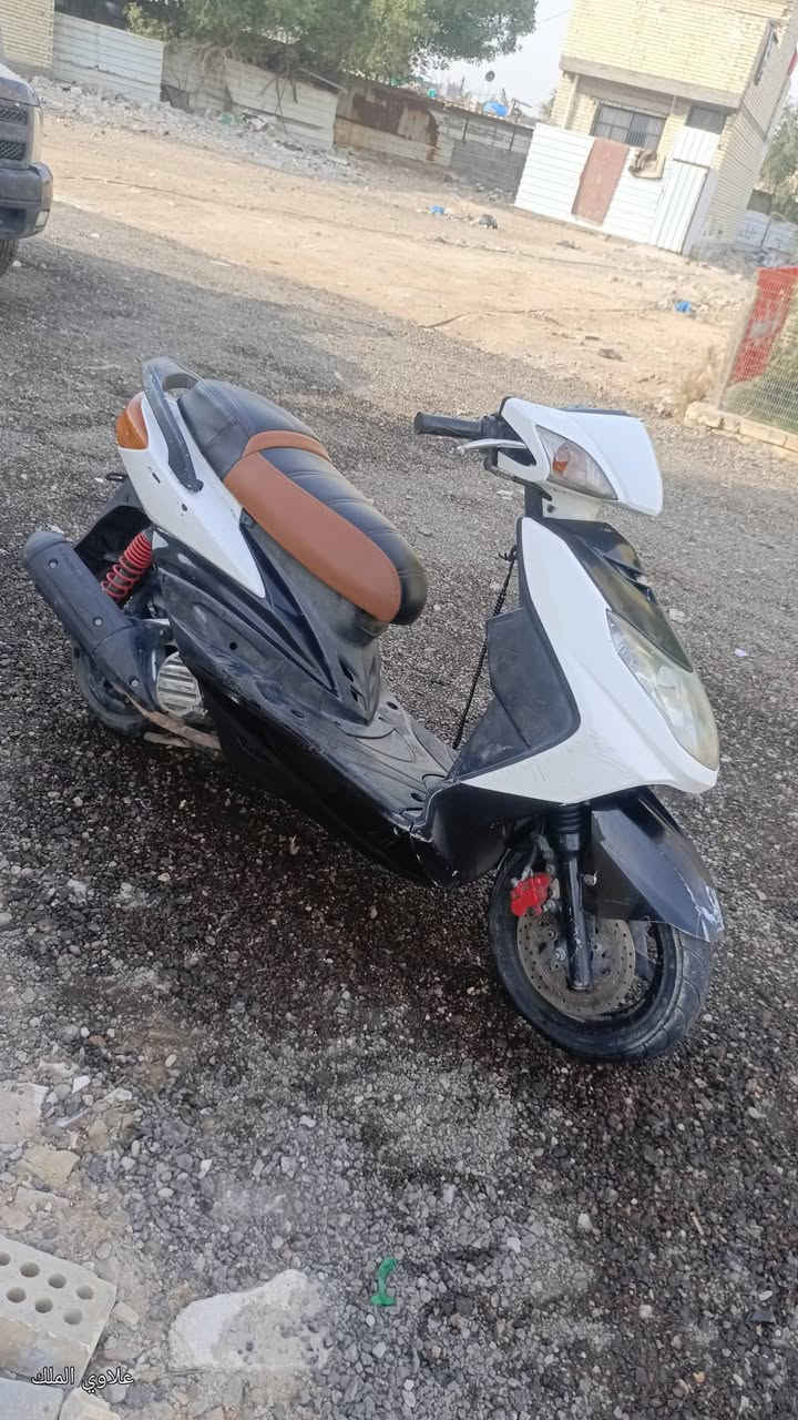 سلام عليكم
سكنس فحل 
كفرها كله اصلي
دراجه كلش جديده
مكينه مكفول 
زوج تايرات جدد
قباقه ستيل
قبق فلاوين 
شوته
وقبق كلجات
بيهاومنضومه زنون
كهربائياتها كلها شغاله
السعر 600وبيها مجال
مكاني بغداد الغزاليه
***********
***********
