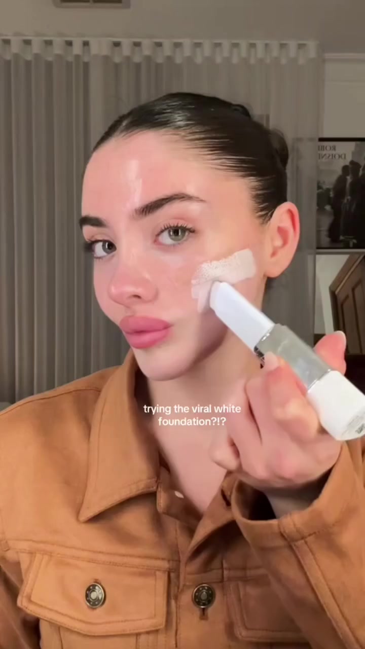 ✨  بشرة صافية مثل الفلتر هذا هو السر! ✨
كريم اساس السحري من OLIBOLLA 💖
يغطي كل العيوب من أول لمسة ويعطيج لون طبيعي يذوب ويا بشرتج 😍
يتغير لونه حسب لون بشرتج حتى يعطيج نتيجة مثالية بدون تعب 💯
🔥 مميزاته:
تغطية كاملة بدون ما يثقل على الوجه
يخفي الحبوب والبقع والهالات
يدوم طول اليوم بدون ما يتشقق
بيه فرشة مدمجة لسهولة الاستخدام
💄 حتى المشاهير ديحكون عنه ويستخدموه يومياً لأن نتيجته فد شي!
📌 طريقة الاستخدام:
حطي كمية بسيطة على الوجه ووزعيه بالفرشة المرفقة أو بإيدج، وامزجيه زين لحد ما يندمج ويا بشرتج ويطيج لوك طبيعي ناعم ✨
لا تفوتين الفرصة وخلي بشرتج تحچي عنج 😍💖
#كريم_اساس #ميكاب #بشرة_صافية #جمال #بنات #عناية_بالبشرة 💕


**إذا كنت صاحب هذا الإعلان وتريد حذفه لأي سبب، رجاءا أرسل رسالة إلى الدعم الفني**