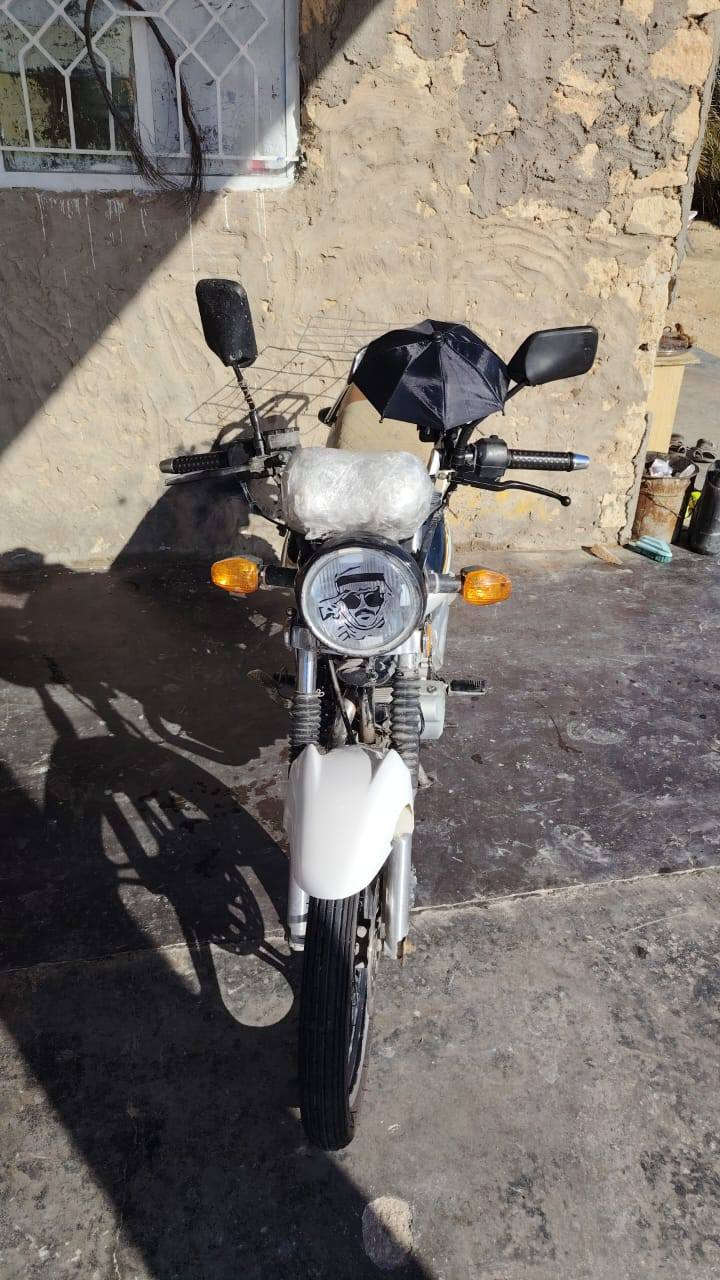 السلام عليكم
ماطور هايوشه 
موديل2015
السعر 400وبي مجال لشراي 
متواجد خاص 
الرقم ***********
