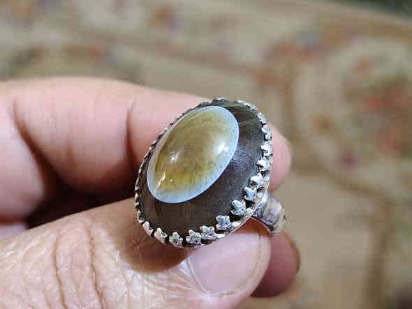 جزع يماني بقري طبيعي بذمه خامه ملكيه وشفاف بصياغه مميزه السعر 65  الف للطلب *********** بغداد
