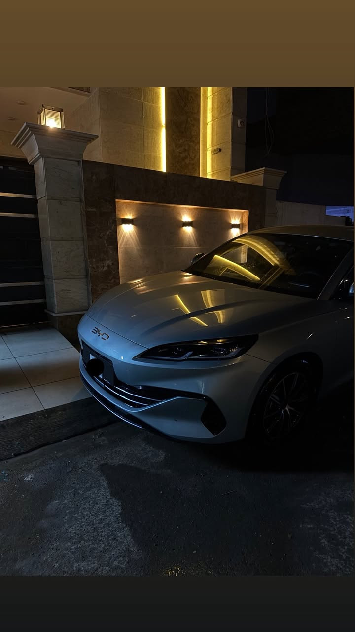 السلام عليكم
للبيع BYD سيل 6 
2025
لون مميز 
ماشية 2400 كيلو فقط بحالة الزيرو 
كارت + بصمه 
تشغيل عن بعد 
داخل اسود شاشة كبيره قلابه
ملحقاتها كامله  
بدون بانوراما 
رقم بغداد  
سعرها 24 مليون و 500 وبيها مجال للشراي 

*********** للاستفسار
