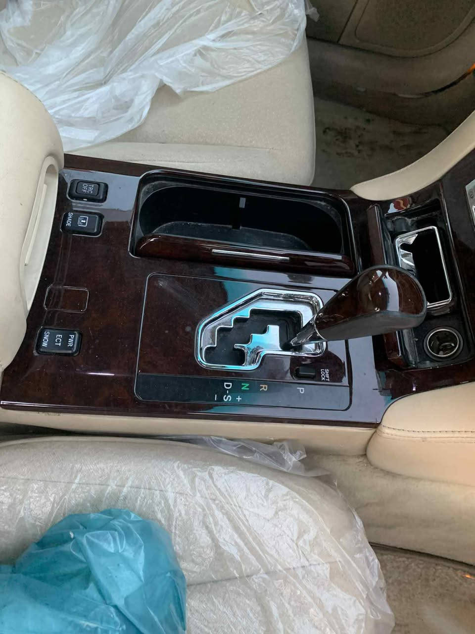 .﷽.
شاهـینە ٢٠٠٧ بـڕاوە 
گـەورە بە گـچکە 
سـاج مـەلەکی 
بەسـمە رەسـاسی 
٣ دوگـمە 
کامـل کامـل مەسـروف یـەک دیـناری مـەسـرەف نییـە 
*********** : کۆرەک

*********** : ئاسیا
