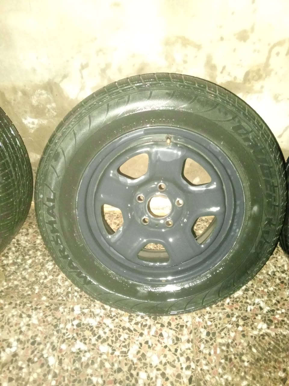 للبيع ويل جارجر ١٧ زوج مو تخم الواحد ب40
ويل اسود 16 هم زوج الواحد ب 30
مكان نجف واتساب ***********

بدون تاير تايرات مو نظاف
