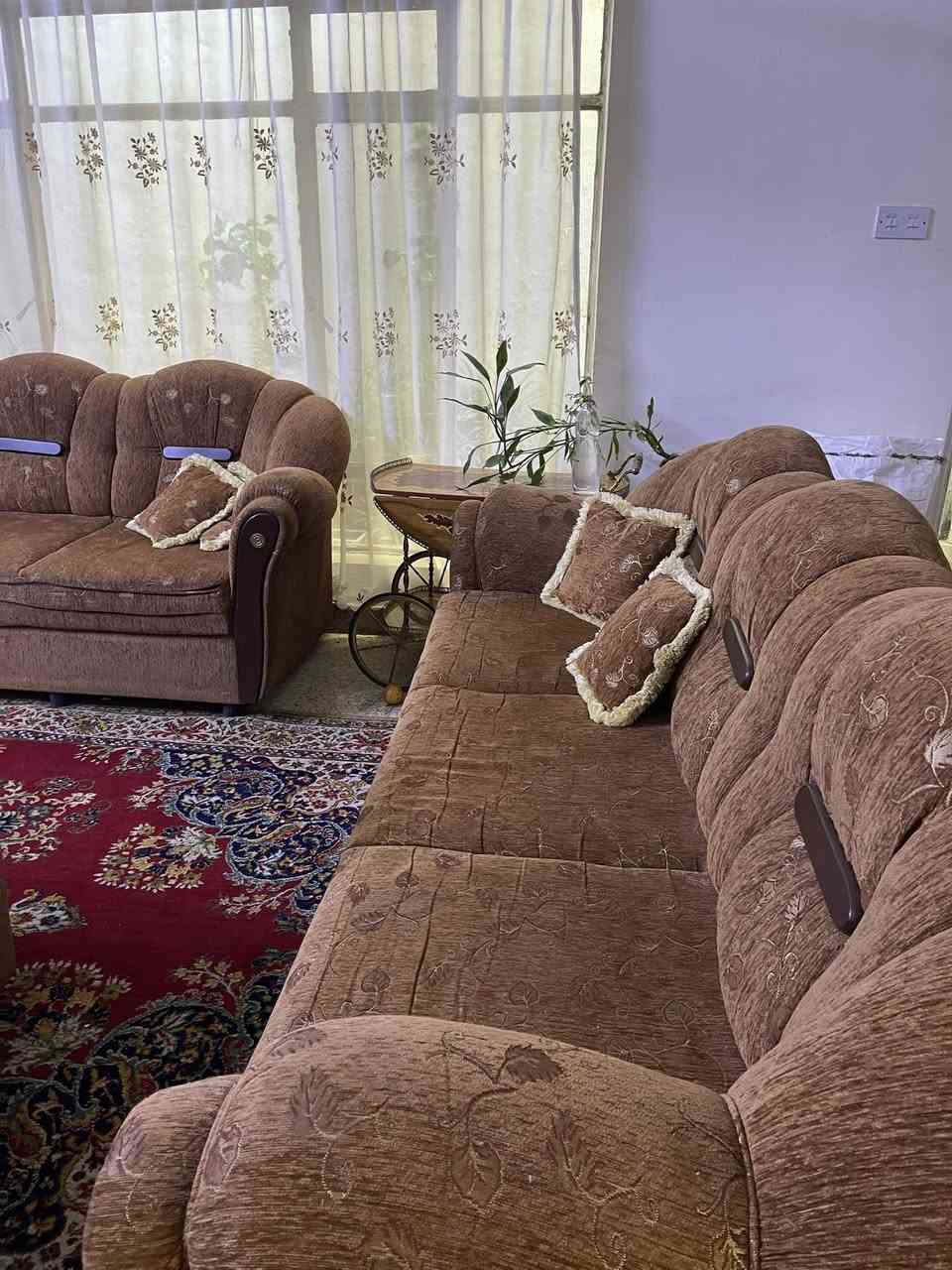 طخم قنفات تركي (4 قطع) نظافة 100% وبسعر لقطة!
تركي أصلي، شغل درجة أولى.
• العدد: طخم كامل يتكون من 4 قطع (2 كبار + 1 وسط + 1 مفردة).
• الحالة: نظيفة جداً جداً، خالية تماماً من أي بقع، شخط، أو تمزق (استخدام نظيف وحشمة).
• القماش: تركي درجة أولى، ملمس ناعم ومريح جداً بالجلوس.
• الإسفنج: نوعية ممتازة، ما نازل ولا تعبان.
السعر: 175 ألف دينار فقط (وبيه مجال بسيط للشراي المباشر والطيب)
المكان: الجانب الايسر 
للتواصل يرجى المراسلة على الخاص أو الاتصال على:
( ***********).

ملاحظة : النقل على الشراي
