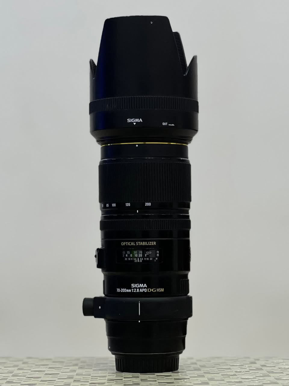 Sigma 70-200mm f/2.8 كانون للبيع
للبيع عدسة سگما اصدار بميزة **مانع الاهتزاز (OS)** وفتحة عدسة ثابتة f/2.8.. عزل أسطوري وحدة ممتازة، مثالية لتصوير الرياضة، المناسبات، والبورتريه. 

⚡ مواصفات سريعة:
 * فتحة عدسة ثابتة f/2.8 (عزل قوي وإضاءة ممتازة).
 * نظام مانع اهتزاز (OS) لصور ثابتة وحادة.
 * فوكس سريع وصامت (HSM).
 * نظافة العدسة: [ 99‎%‎ ].
 * الملحقات: الهود الأصلي وقباقة وجنطة

> متوفر توصيل


**إذا كنت صاحب هذا الإعلان وتريد حذفه لأي سبب، رجاءا أرسل رسالة إلى الدعم الفني**