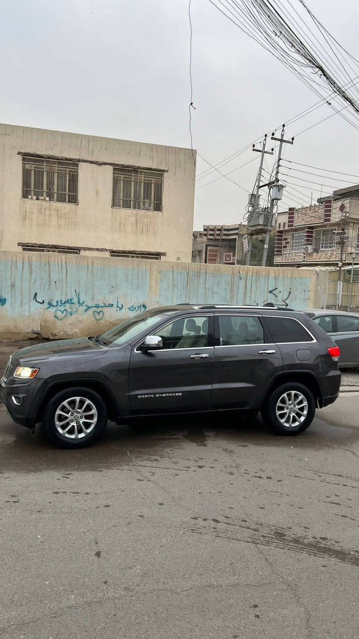 جيب شيروكي موديل 14 حادثهه بس باب بدون دواخل بدون اي شواصي ولا لغود ارباكات كلهه سليمه هزه جديده سنويه جديده السعر 160وبيهه مجال تحويل مباشر العنوان بغداد حي او الستميه مجاور مطعم الفلسطيني هاتف *********** مراوس يرهم حسب القناعه بغداد, العراق
