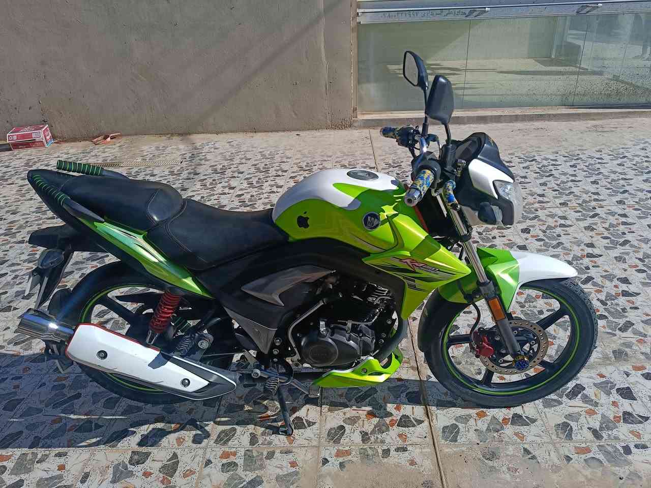 السلام عليكم 
 هاوجي بطح موديل 21 مكمرك كامل بس تسجل 
دراجه نضيفه مرتبه خير من الله 
ماشي 30 
تجي تفحص بيدك تدلل 
مكان عنه 
***********
