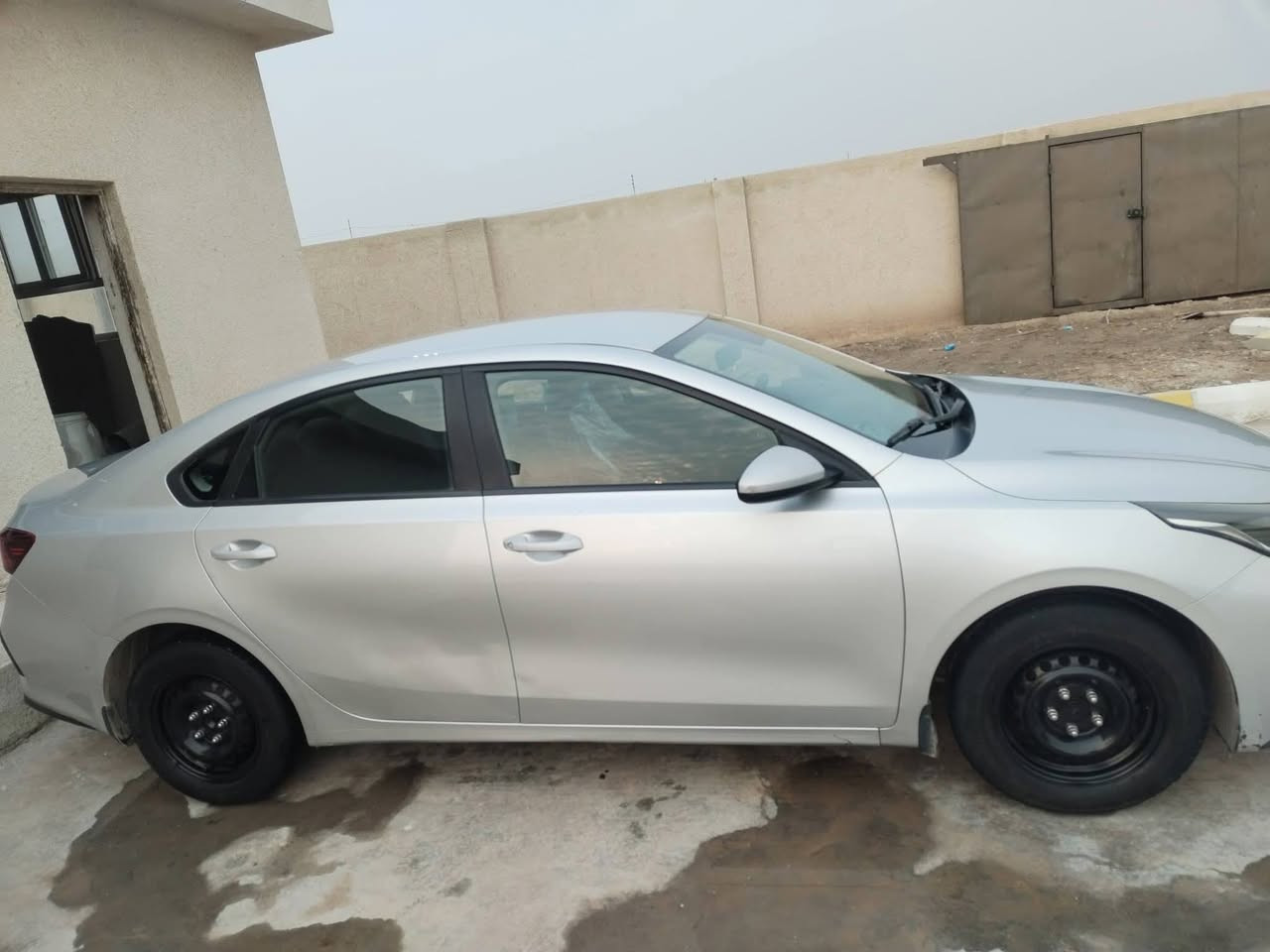 سلام عليكم سيراتو للبيع 2019 رقمه بغداد بسمي انكليزي سنويه 2029  ماشيه 270 الف محرك 1600 دوش مكفوله من الفتح وتبديل والصبغ فقط مكانات بارد شي بسيط مواصفات عاديه كير محرك شرط حداديه كهربائيات جديدها سعره 150 وبيه مجال بسيط ال شراي مكان سماوه اي استفسار اتصال *********** مراوس سيراتو 2017
