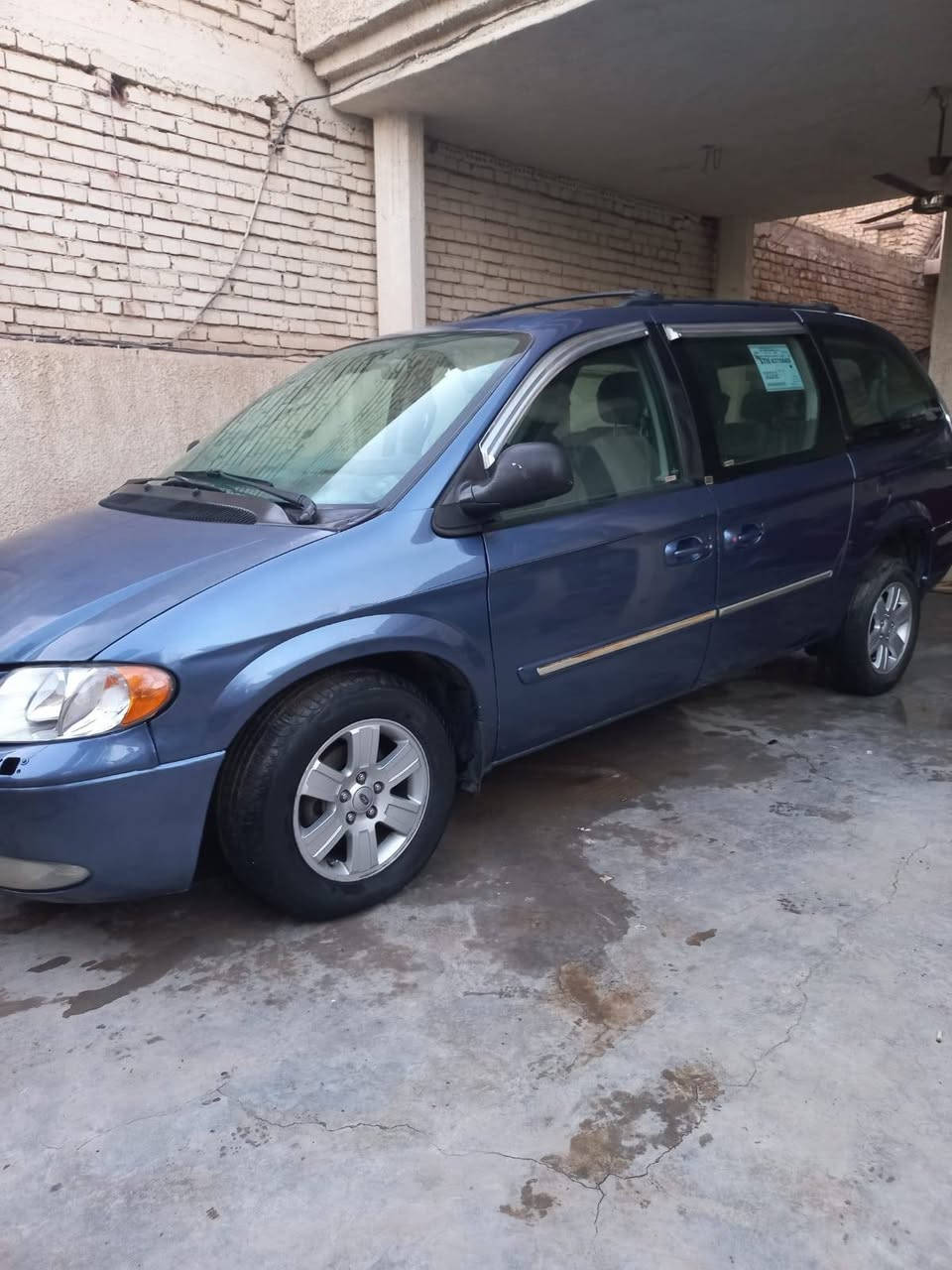 سلام عليكم شباب للبيع دوج كرفان 2007 شاصي طويل 3قطع تبريد ثلج كشنات منفصلة بلع بوب كهرباء جنطه كهرباء فتحه بل سقف مكينه 3300كير أو مكينه مكفولات تخم تاير جديد صدر امامي خلفي جديد سياره جاهزة مكانها بغداد أبو غريب زيتون سعرها 75او بيها مجال موبايل ***********
