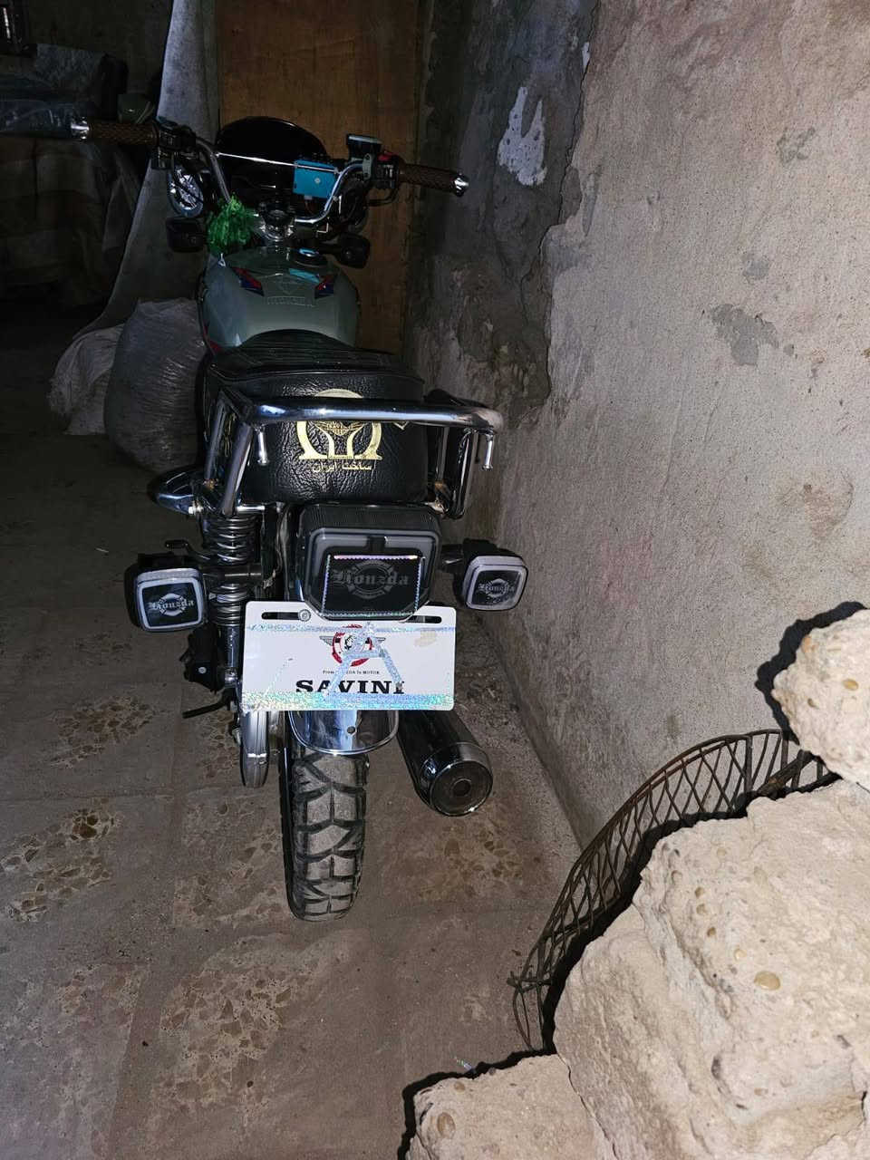 بابل حمزه الغربي 
سلام عليكم دراجه سيفان 
موديل 25 أوراق كامله المحرك 200  مكفوله كفالة عامه :السعر : 900 بيه مجال بسيط: العنوان : حمزة الغربي رقم : ***********
