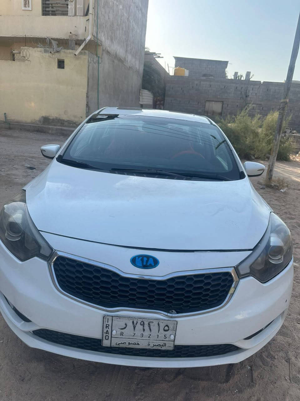 2015 Kia سيراتو
المسافه المقطوعه250000كم
مكينه 1600 دوش سياره خليجيه 
كيرAt
منضومه تبريد جديده تبريد ثلج
حداديه من طول الطول جديده 
سياره جاهزه من كلشي
فول موصفات  فتحه تحكمات
بيها ٣ قطع صبغ الي  هنه صندوك وجاملق وباب خلفي وعندي فيديو اثناء صبغ وبيها شخط بار قليل مبين بل صور سعر ١٠٥ وبيها مجال مكان ابي الخصيب *********** البصرة, العراق
