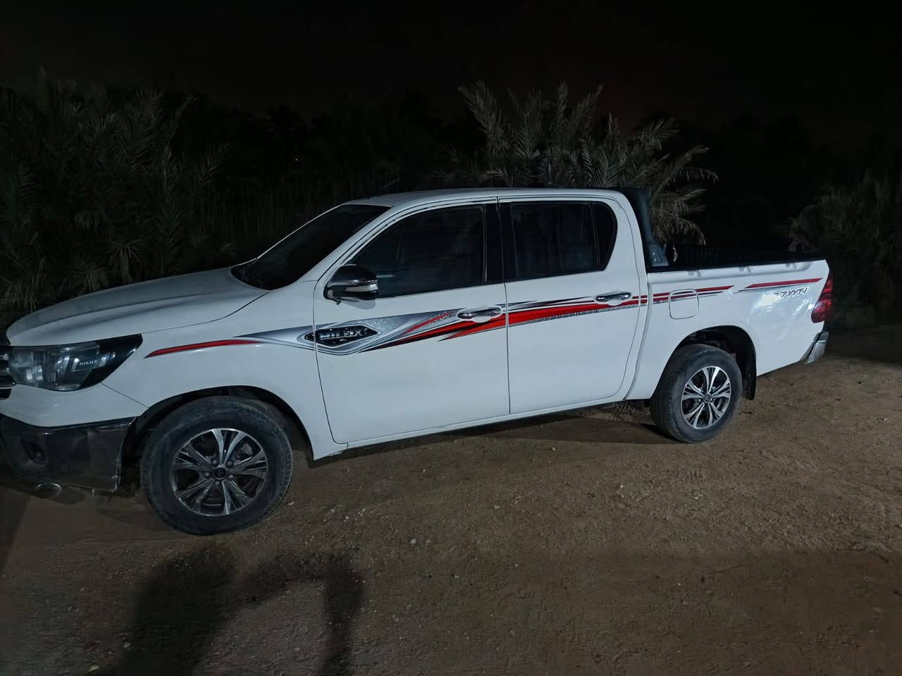 هايلوكس 2017 سياره جاهزه نضافه فول والتفاصيل يم صاحب السيارة البصره قضاء المدينة ‏‏‪0770 683 9572‬‏
