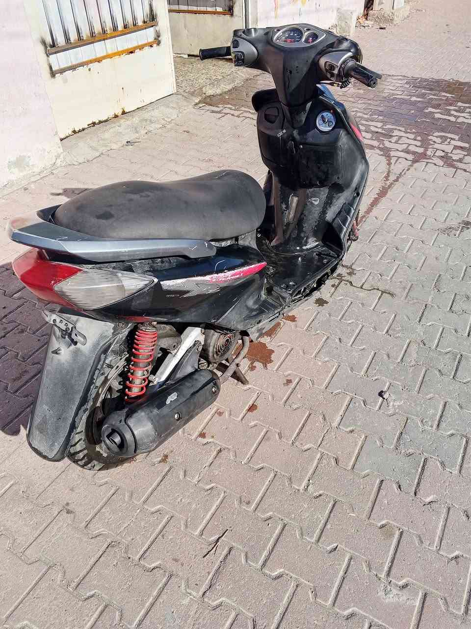 السلام عليكم شباب دراجة سكنس. نثية كلها ختم واحد 13 كورية الدراجة 
نواقص بسيطة مثل مموضج بل صورة. 
‏‪***********‬‏ مكاني. بغداد. جامع إلنداء
