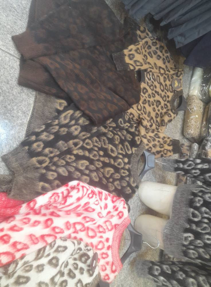 ازياء السرمد شارع النهر عمارة الدفتر دار قريب الشط بادارة حجي عاصم  يوجد جمله ومفرد التواصل على الهاتف *********** ....نوع القماش موهير
