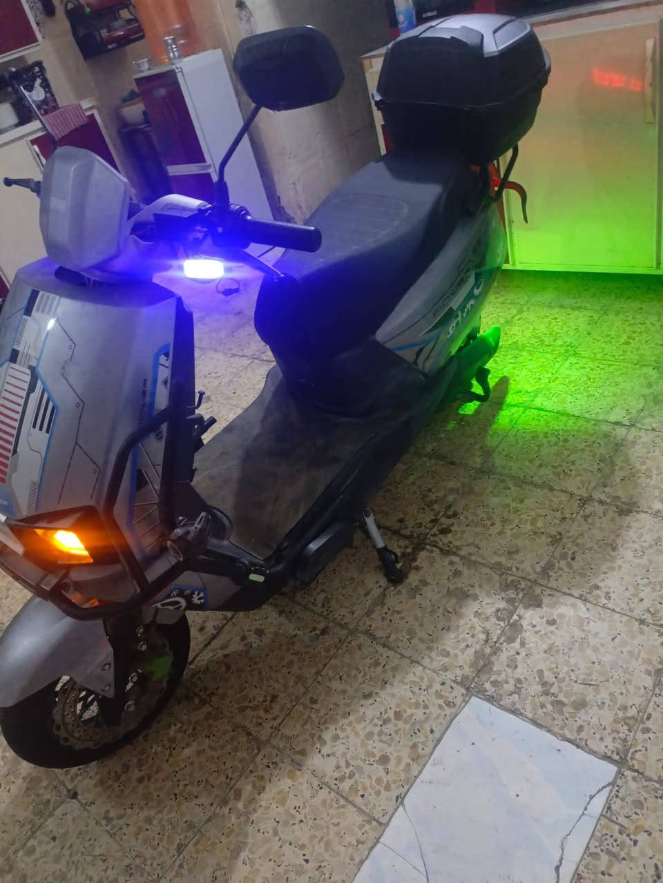 دراجه شحن للبيع موديل ٢٠٢٥ /٦بطاريات رايدهه ٧٠٠ ألف وبيهه مجال ***********
