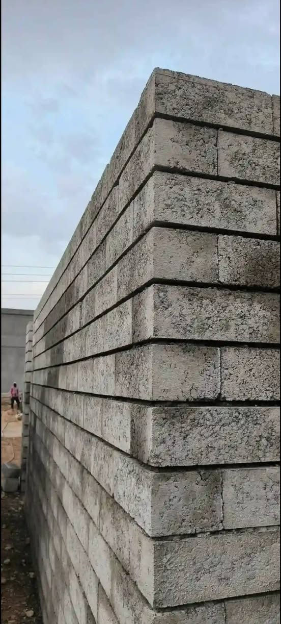 السلام عليكم كادر بناء متفرغ  ومتكامل شغل هندسي
بناء بيوت 
بناء تكعيبات 
بناء حدائق 
بناءصحيات 
بناء منهولات 
بناء صحيات 
بناء ستائر
بناء غصاطل
(كافه أنواع البناء ) الهاتف ***********
