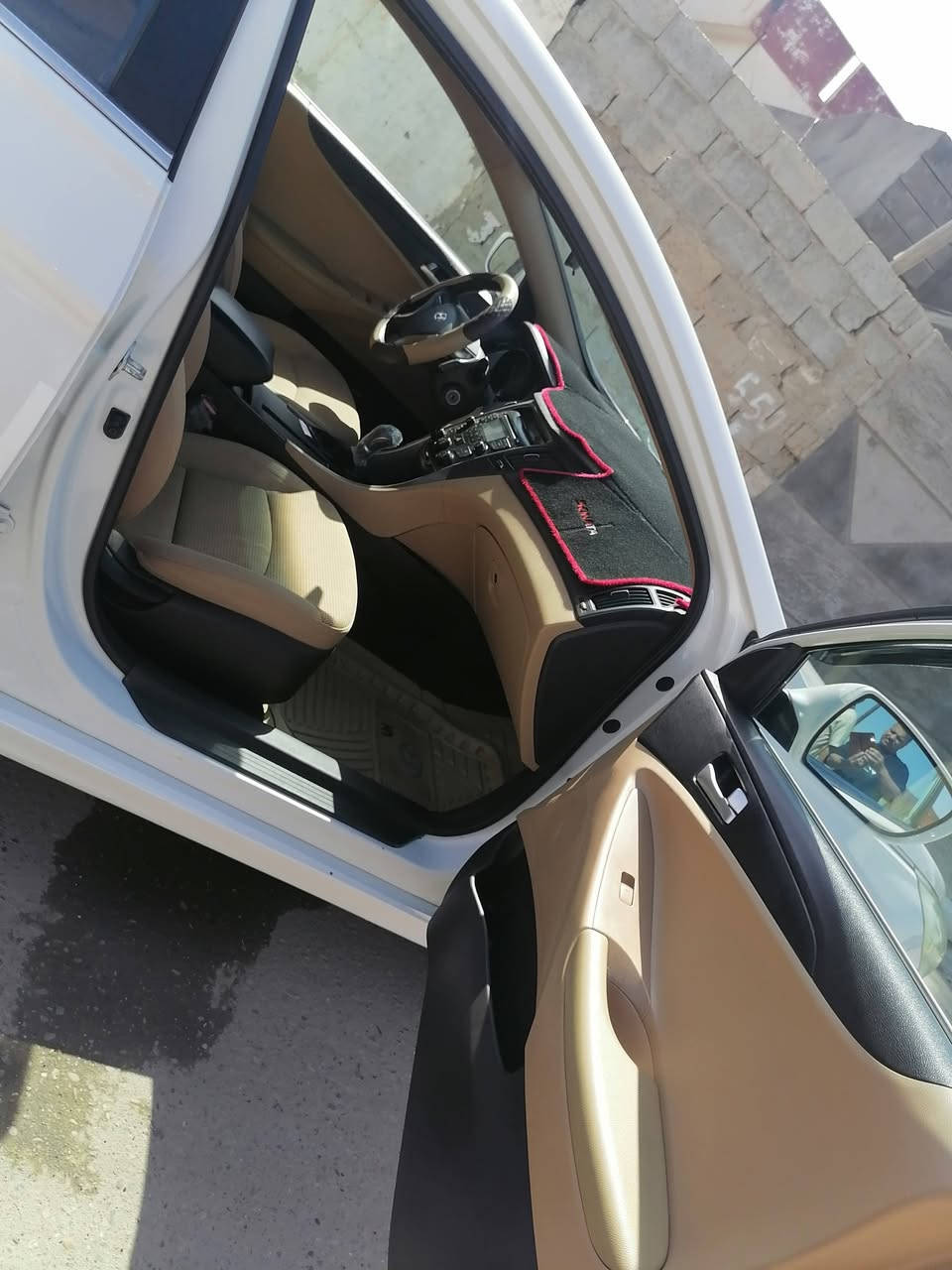 سيارة سوناتا خليجي الدوليه 2013 سياره مكفوله كفاله عامه من ضربه وصبغ والفتح مواصفات السيارة شفتات أستيرن جهتين تحكم أستيرن جهتين كشن كهرباء داخل بيجي محرك ٢٤٠٠ كير سته نمر مكفولات من الفتح تخم تاير قطعتين تبريد تطبيك مري رقم بغداد دولي هزه جديده سياره موجوده في بغداد رقم الهاتف ***********
