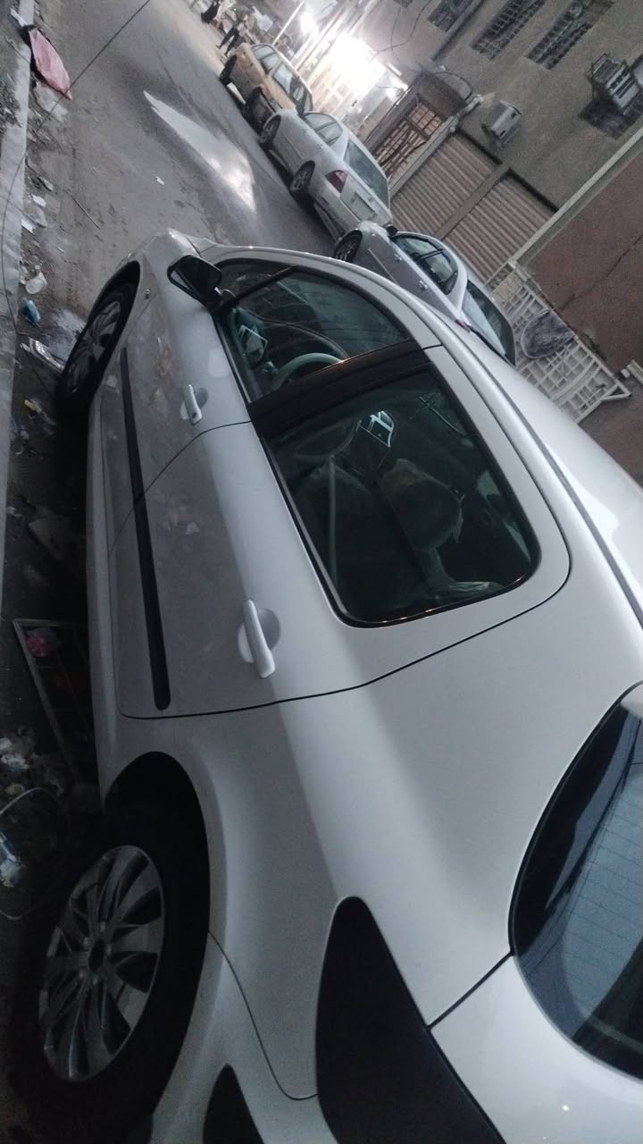 السلام عليكم سياره بيجو ٣٠٧ ٢٠٠٤ عل وضع الشركه  بيه بارد بباب الخلفيه العكس السايق ب٥٦ رايده مكاني بغداد الغزاليه ***********
