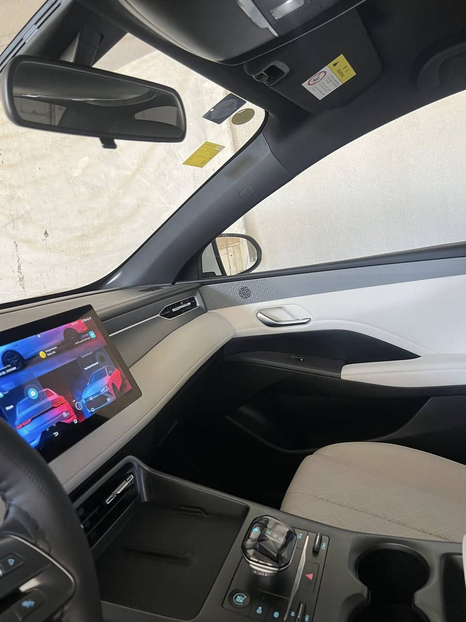 بي وادي كن بلص موديل 2025 زيرو  
بلكن هايبرد ثلاث انظمه هايبرد + بانزين  
شحن ذاتي + شحن خارجي 
تمشيك 2200 كيلو سعه خزان الوقود 65 لتر 
عداد كليومتر زيرو 
ملاحظه شاحنه اصليه 
وكارت + فوم معالج اطار 
مكفولة كفالة عامة ورقم العليهة شبه مميز والشاشة مبرمجة ومحدثة وعليهة ارضية حوضية وستيرن جلد 
السعر 19 مليون ومجال جداً قليل 
رقم الهاتف ***********
