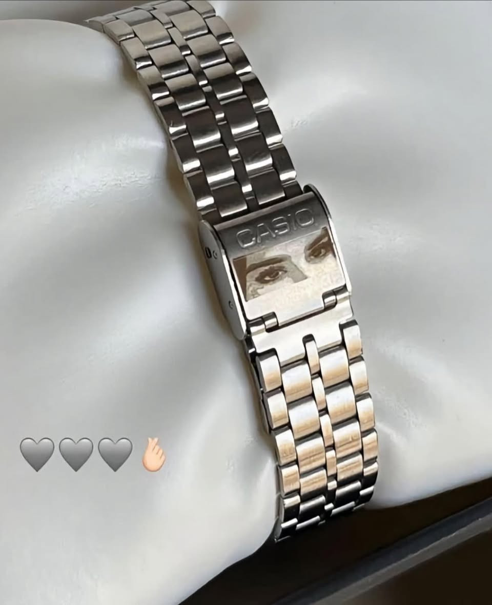 .
* 🎁 صمّم هديتك باسم اللي تحبه وخليها فريدة من نوعها

    هدايا حفر بتفاصيل مصنوعة بحب❤️✨

“مو مجرد هدية، ذكرى محفورة تدوم سنين 🥹❤️
للحجز والاستفسار مراسلتنا على الخاص ✨


**إذا كنت صاحب هذا الإعلان وتريد حذفه لأي سبب، رجاءا أرسل رسالة إلى الدعم الفني**