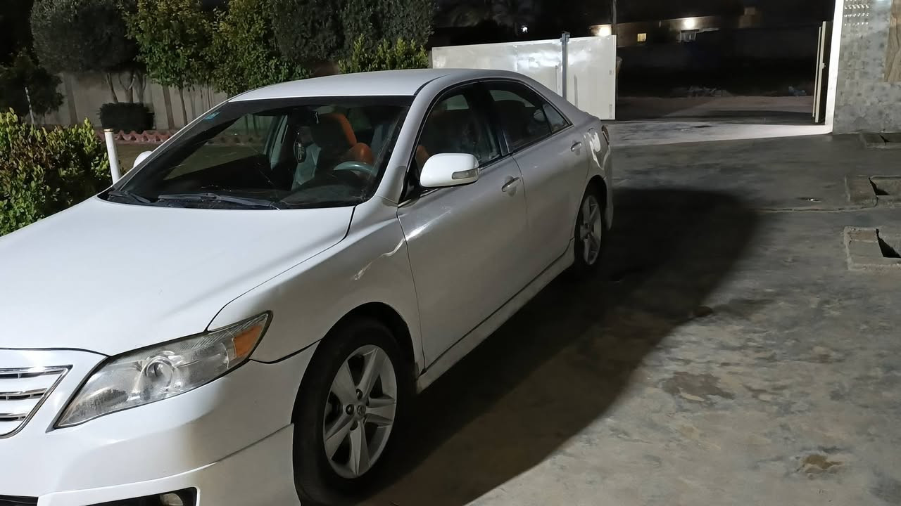 السلام عليكم للبيع كامري موديل 2010 se وارد أمريكي سبورت ضررها قطعتين صبغ محرك 2500 الكير بي خربطه ابيع كايم السنويه لل 29 شرط التحويل والغرامات السعر 89 وبيها مجال مكان السياره العلم للأستفسار اتصل ***********
