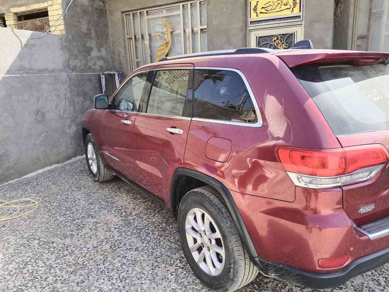جيب شيروكي موديل ١٥ لبيع بيه قطعتين جاملغ وبنيد السياره جاهزه من كلشي رايده ٢٠٠ قابله للتفاوض ***********
