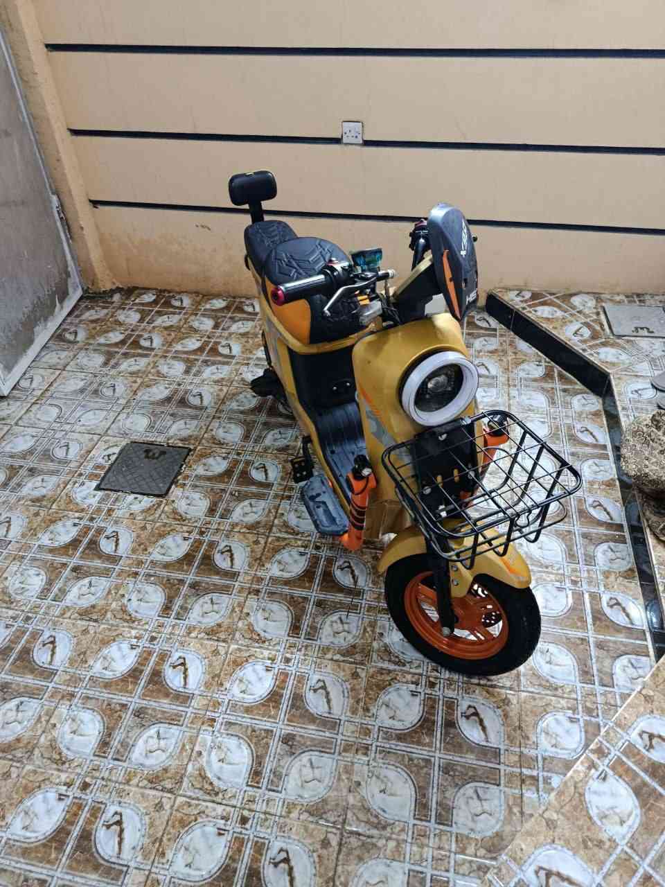 للبيع
نضيف وكمل مكمل مابي اي عطل 

سلام عليكم شباب دراجه شحن  للبيع  كمل  مكمله من كل النواحي مواصفاتها 👇🏻
الموديل.2025
النوع HlSX900
البطاريات 5. 

 التحويلات 4 سرع
السرعه 120
تحمل شخصين 
تشغيل عن بعد 
 
تشغيل سويج 
جهاز إنذار السرقه 
 

شاحنه الاصلة 

نضام بك 
دبل إشاره 
نشرات ليليه 
لونها مميز 
بريكات دسكات هدروليك 
تايرات جوبلس
شلعه معدل فول

اي استفسار. اتصال
***********
سعر 425و بي مجال
