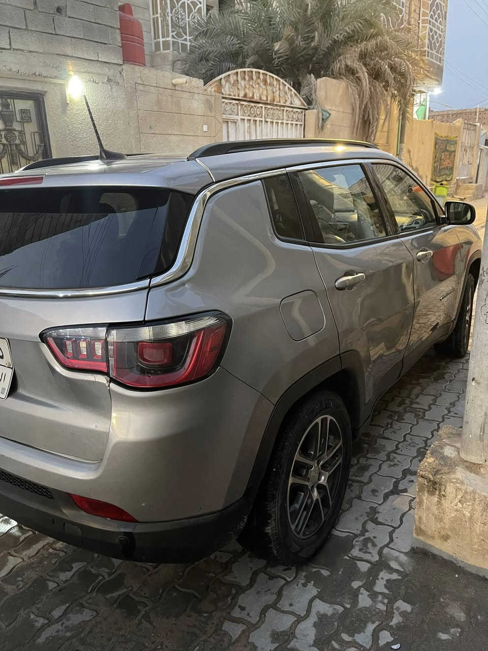 السلام عليكم 
جيب كومباس — Jeep Compas 2019 
‏LATITUDE -ايرباگ سستم— V4/2400
حادثها مرتب خلفي فقط وصور الحادث مرفقه سياره جاهزه ماشاءالله 
‏‎- بصمة تشغيل ، بصمه ابواب 
-سقف بانوراما
داخل مميز ابيض- اسود 
‏‎-حساس خلفي
‏‎- شاشه كبيره تدعم نظام الأبل كار باي ونظام الاندرويد 
هندبريك بصمه - 
اوتو هولد - 
‏‎- تبريد قطعتين ‎منفصل 
‏‎- كشنات جلد  
‏‎-تحكم ستيرن جهتين 
‏‎-تحديد سرعه 
‏‎-مانع انزلاق 
‏‎-ليد نهاري
‏-‎كامره خلفيه دواره 
المسافه المقطوعه — 70000 ميل

‏‎السعر  - 142 $
‏‎مكاني البصره 
***********
