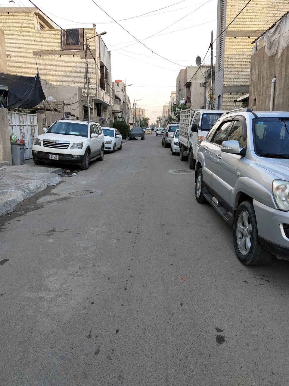 عليكم قطعت أرض مساحة 151متر واجهة 7متر و20سانتيم نزال 21متر موقع حي ألقاهرة قرب  مؤسست ألعين مال شارع ألضباط أني صاحبهة بدون دلال ***********
