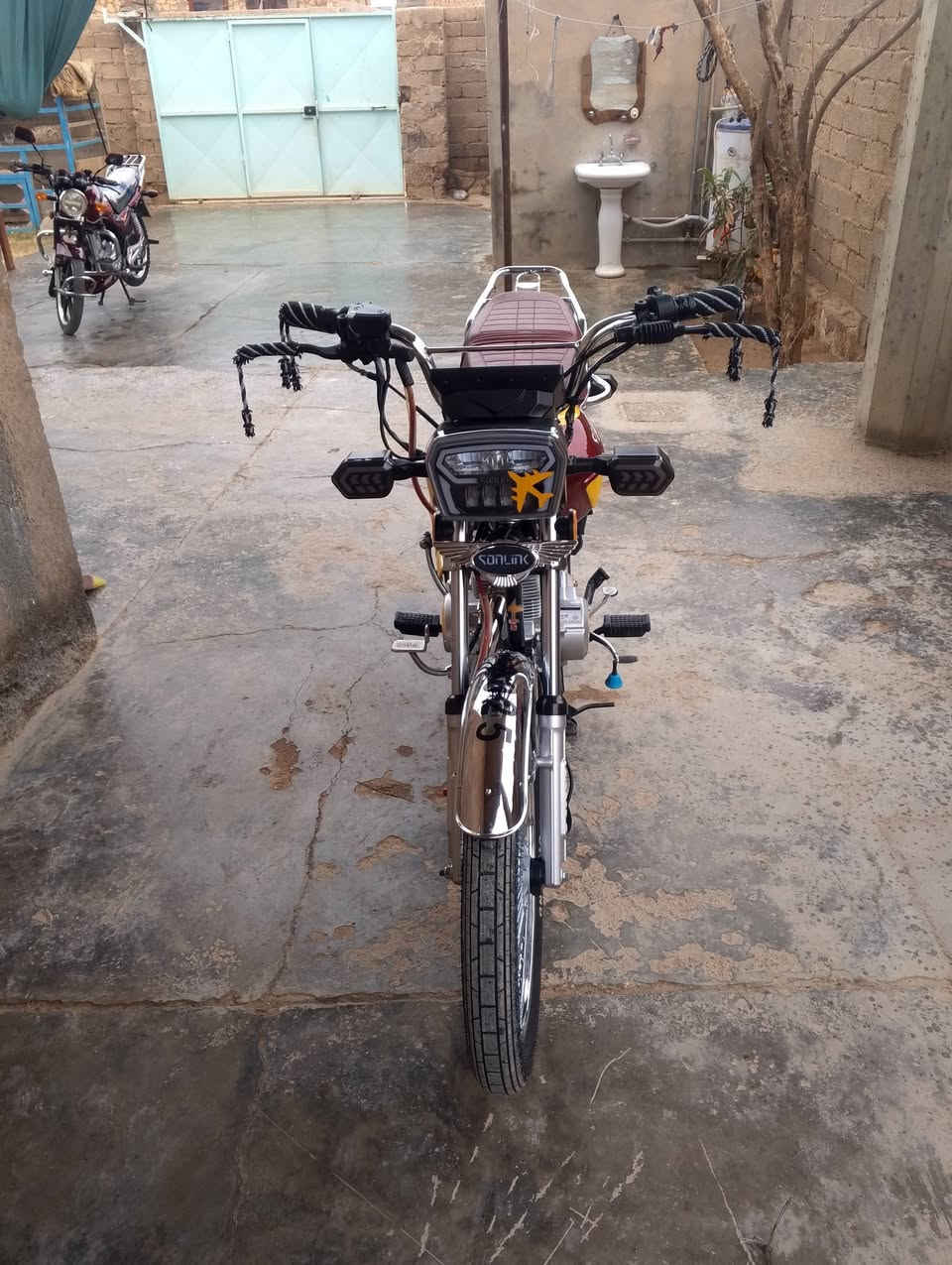 السلام عليكم دراجه سونك خمسه كير بدون سلف درجة احله من الصور وصلت بسوك الجمعه ليوم 725 قفل 750
للبيع او مراوس بهيوشه او غير دراجه عادي حسب القناعه
مكاني القائم حصيبه *********** ادمن وافق حبيبي
