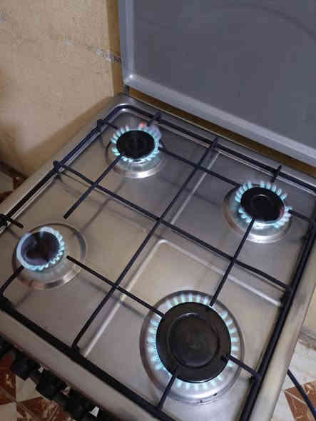 كاونتر وسنك 3 قطع تزكام مال الاول نضيف كلش ما بي اي ضرر السعر 200 قفل 
طباخ 4 مشاعل اخو الجديد استعمال قليل نضيف كلش وشغال العيون والفرن حتى ما مستخدم بعده جديد السعر 100 قفل 
اني مكلف بلنشر الاتصال بلرقم واتساب موجود 
***********
