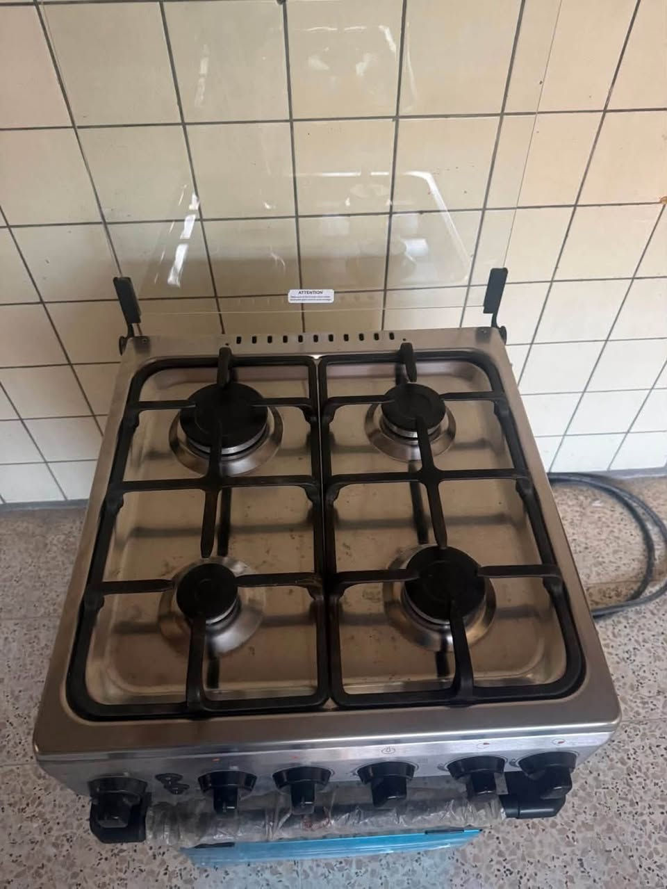 للبيع طباخ نظيف قياس 50*50 اربع عيون مكاني الكرخ سعرة 125 الف للاتصال ***********
