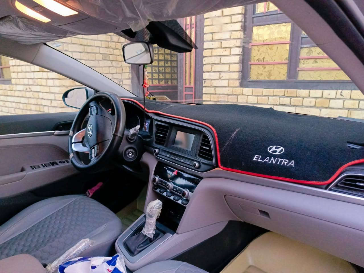 السلام عليكم النترا البيع فقط  موديل 2020 وارد امريكي ماشيه 65الف كفاله عامه ماعده البنيد امبدل فقط
جاهزه 
حساسات اماميه كامره 
رقم السياره بصره معوقين  الاستفسار 
***********
مكاني: الناصريه 
السعر: 145.
