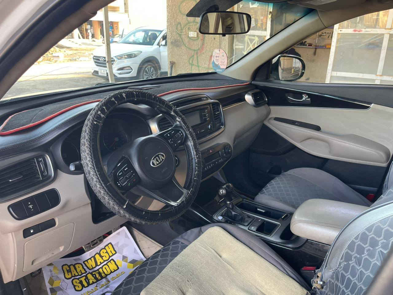 سلام عليكم للبيع سورنتو خليجي 
موديل ١٧ سعر ١٤٨ بيه مجال 
فول مواصفات 
سياره مصبوغ عام بدون شواصي او لغود
استفسار اتصال ***********
