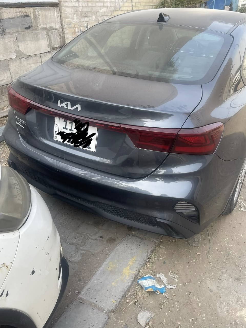 السلام عليكم فورتي موديل 2024 ماشيه فقط 19000 الف شرط حيل نضيفه حادثهه شخوط صفحه وحده بيهه شخوط وبنيد شخوط فقط  بدون اي ضربه ولا دواخل ولا كلشي سياره مواصفات عاديه بيع او مراوس حسب القناعه وذا عندك سياره 7 راكب بعد احسن مكاني بغداد رقمي ***********
