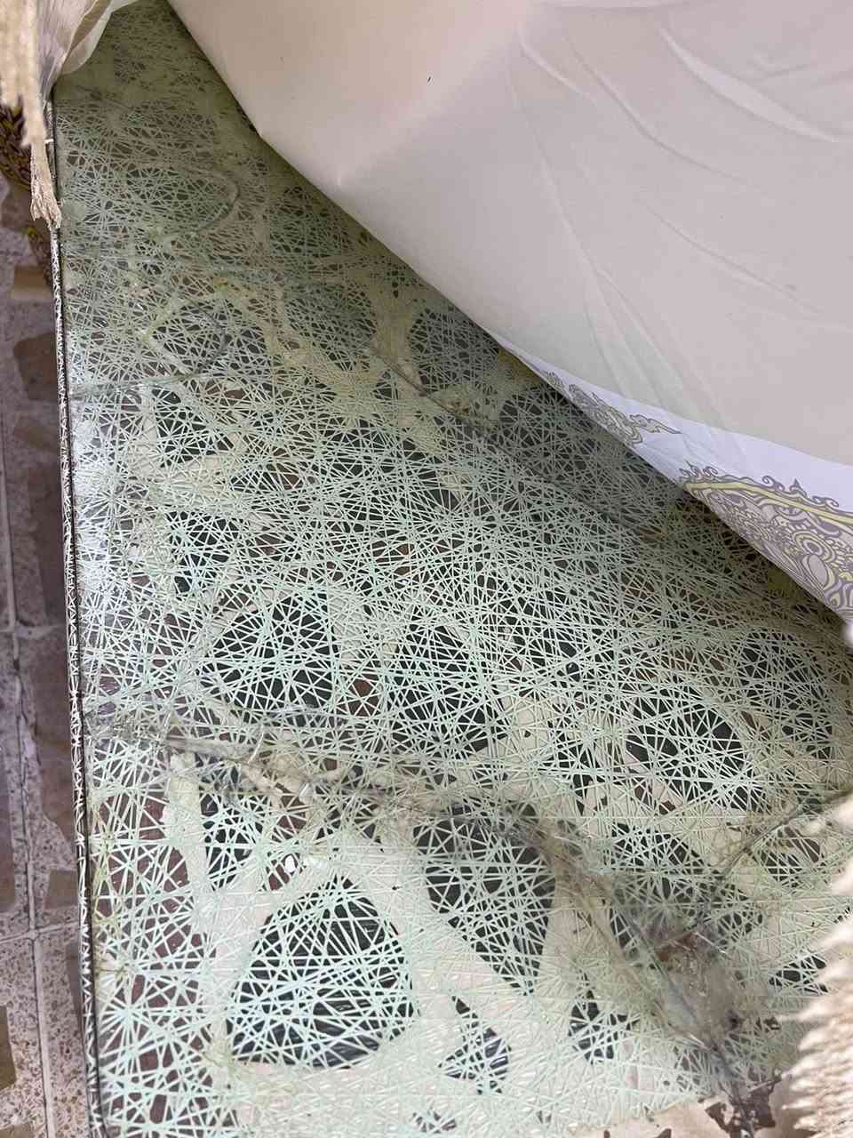 ميز طعام مع 5 كراسي للبيع 
بي فطر بسيط بالجامه موضح بالصور 
السعر 75 الف 
بغداد الصليخ
***********
