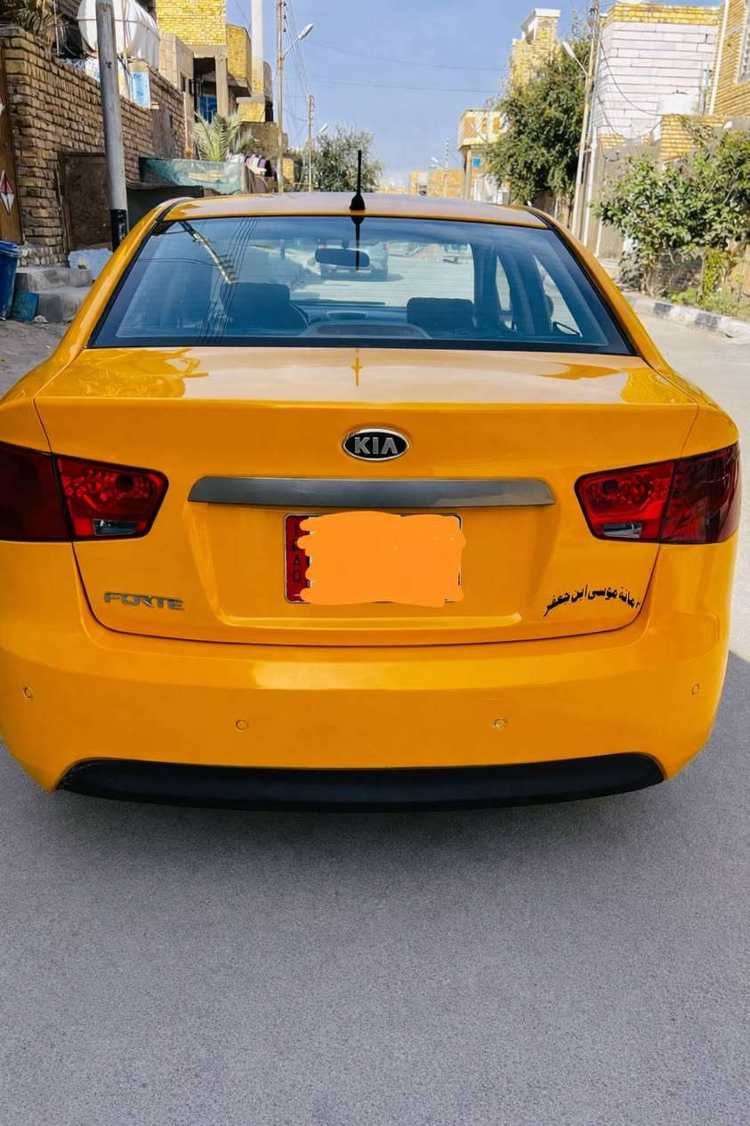 السلام عليكم......
سياره فورتي للبيع موديل 2013 

بأسمي سنويه انكليزي 

طخم تاير جديد 

حداديه 60%

باقي التفاصيل اتفضل خاص ***********

السعر / 90 وبيه مجال للشراي !
