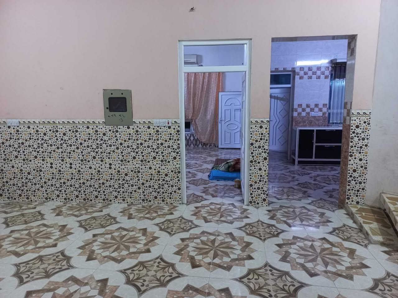 دار طابو طابقين للبيع مساحة ٢٠٠ متر سيراميك قريب من من دائرة الكهرباء وحديقة سوق حس قوان السعر ١٣٠ مليون بيه مجال  للاستفسار مراجعة مكتب علي البياتي للعقار مقابل معارض السيارات اوالاتصال بالارقام *********** او ***********
