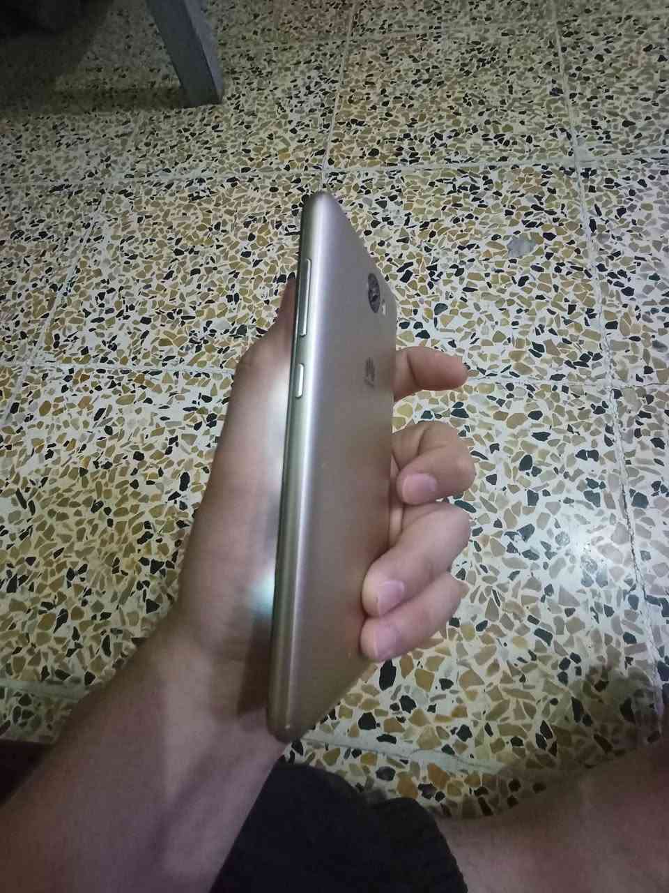 جهاز هواوي شرط قطاره بل شحن وا جهاز ما مفتوح ولا برغي نضيف حيل دبل سيم كرت السعر 25قفل بدون عمله الرقم ***********
