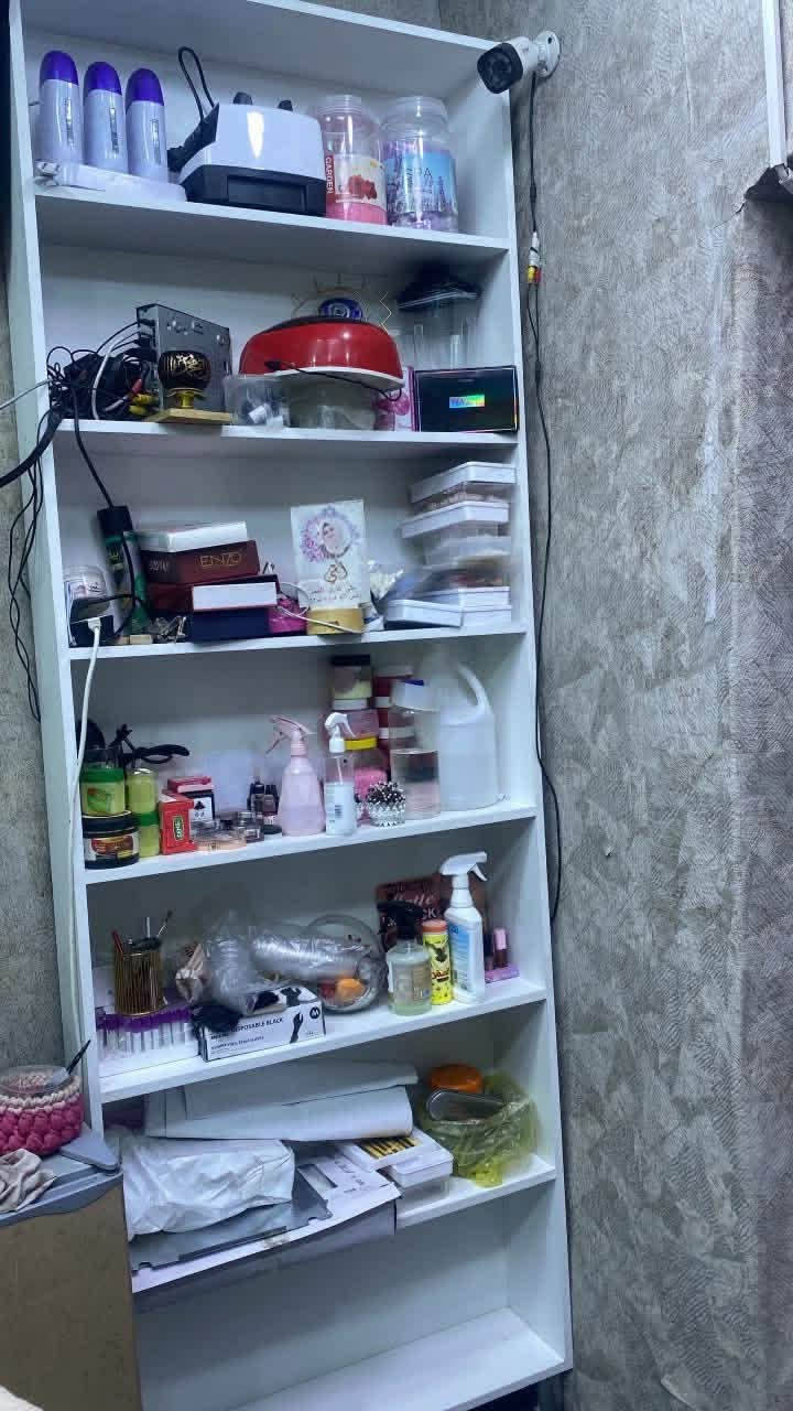 السلام عليكم عندي ميز اكرلك ويه رفوفه ب 50 الف
وفاترينا للعرض طول مترين ونصف سعر ب 50 الف 
سبلت 2 طن سوبر امبريال سعره ب 350 
مبردة الحياة باب اول سعره ب 250
اي استفسار خاص مستعجله على البيع علمود المكان 
***********
